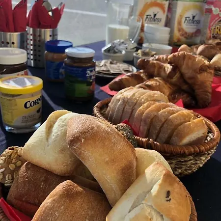 Em 酒店 洛泽内茨